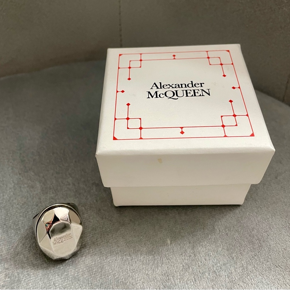 Alexander McQueen “Faceted Stone” Antiqued Silver Ring *NEW IN BOX” Size 8